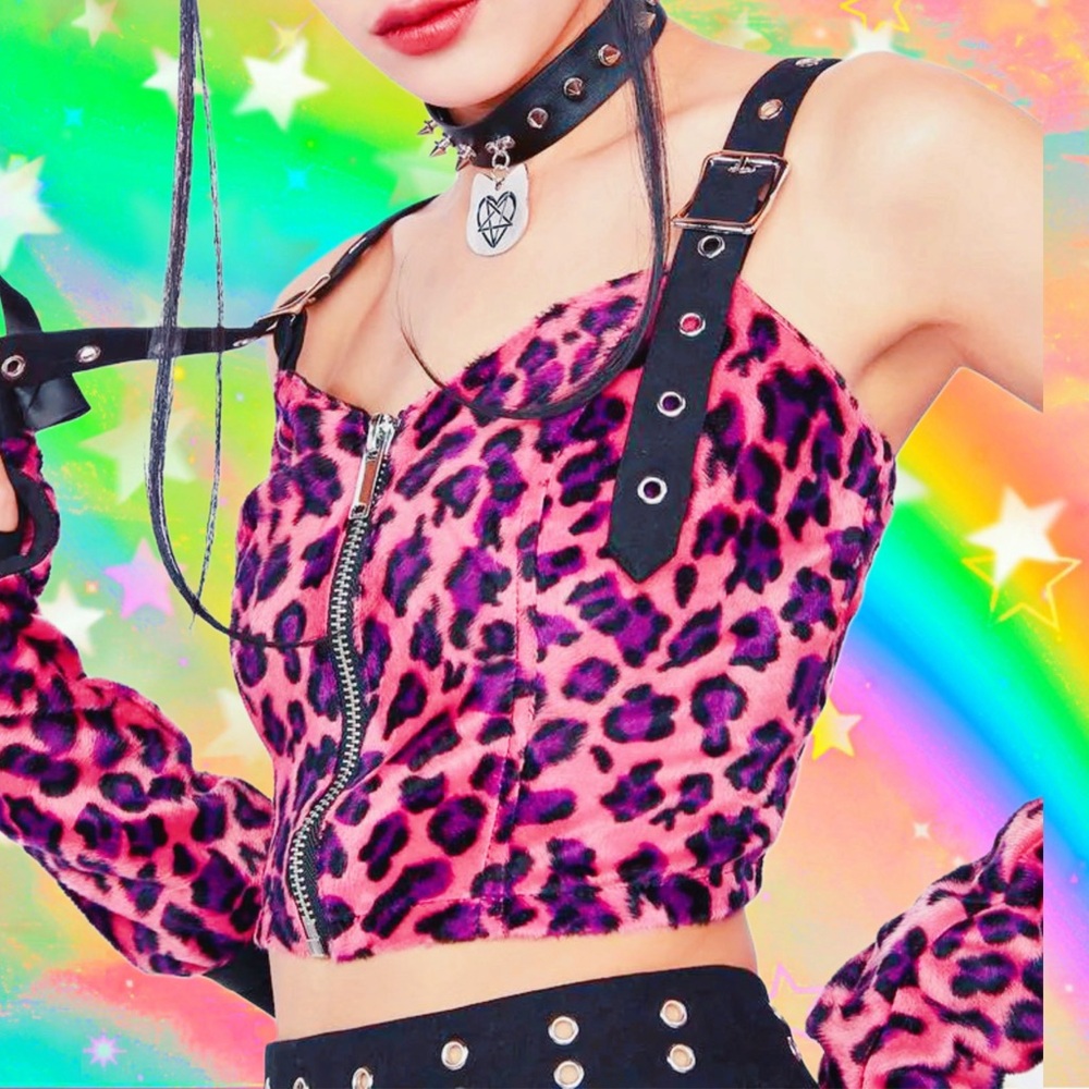 Dolls Kill Grave Girls ‘Spot Me’ Pink Leopard Faux Fur Zip Top 🐾 - Picture 2 of 3